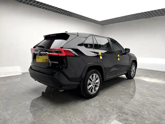 Toyota Wildlander 2023 2.0L CVT FWD LE фото 6