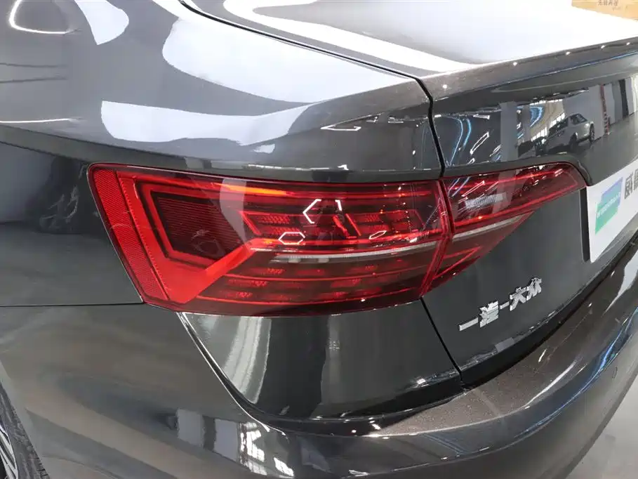 Volkswagen Sagitar 2021 280TSI DSG Surpassing Edition фото 32