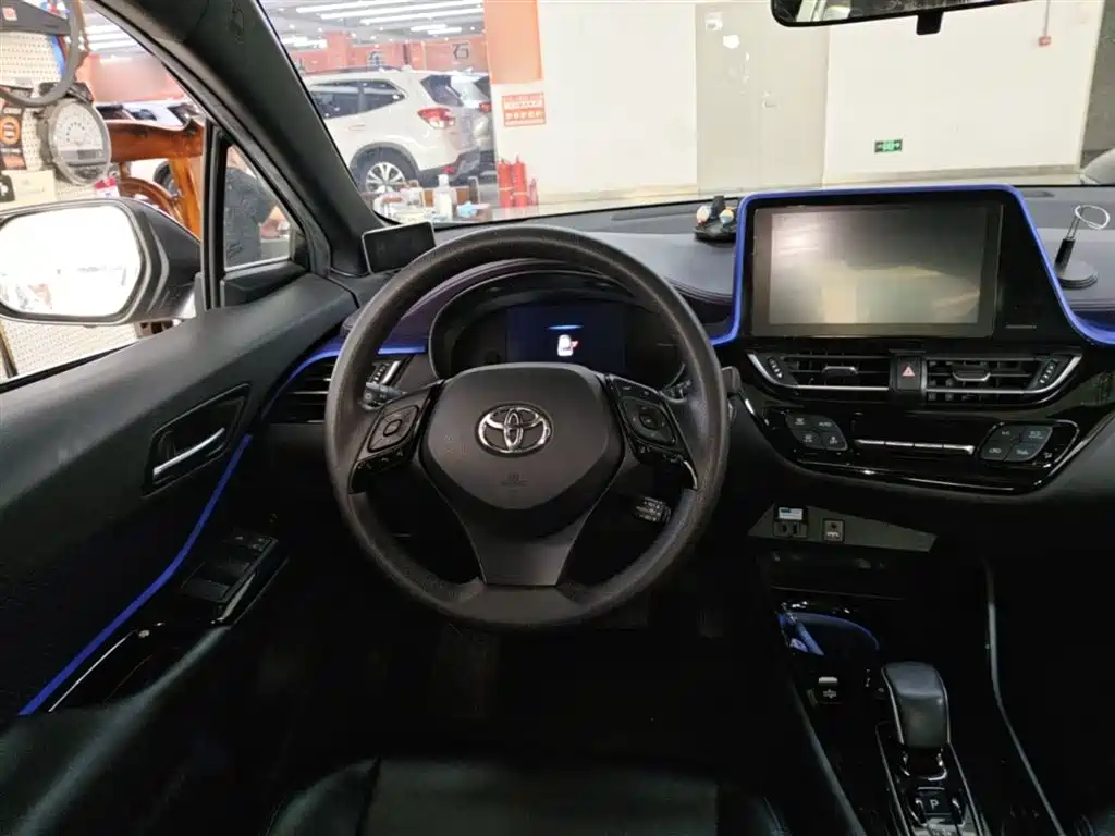 Toyota C-HR EV 2020 Luxury Sunroof Edition фото 11