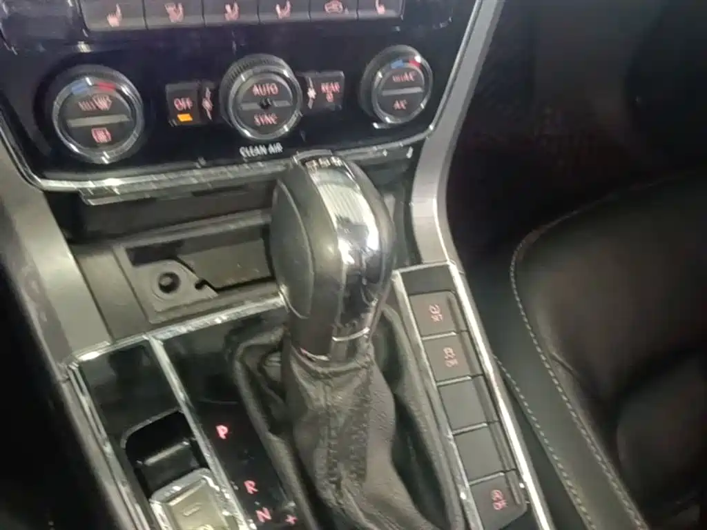 Volkswagen Passat 2016 330TSI DSG Honor Edition фото 14