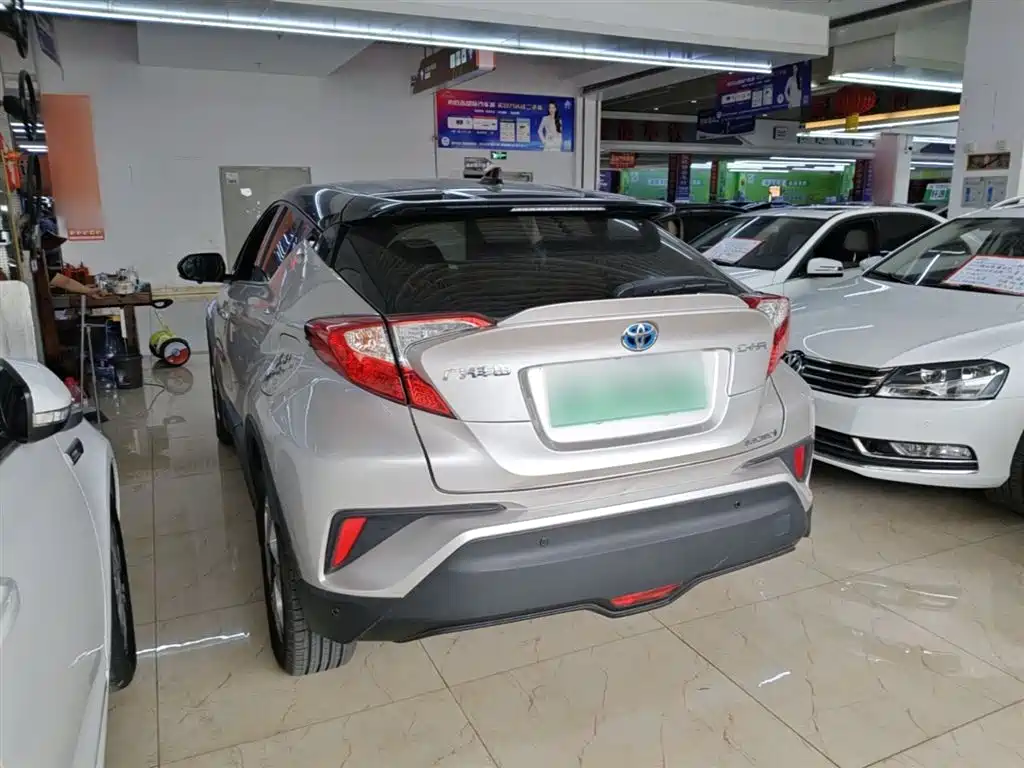 Toyota C-HR EV 2020 Luxury Sunroof Edition фото 5