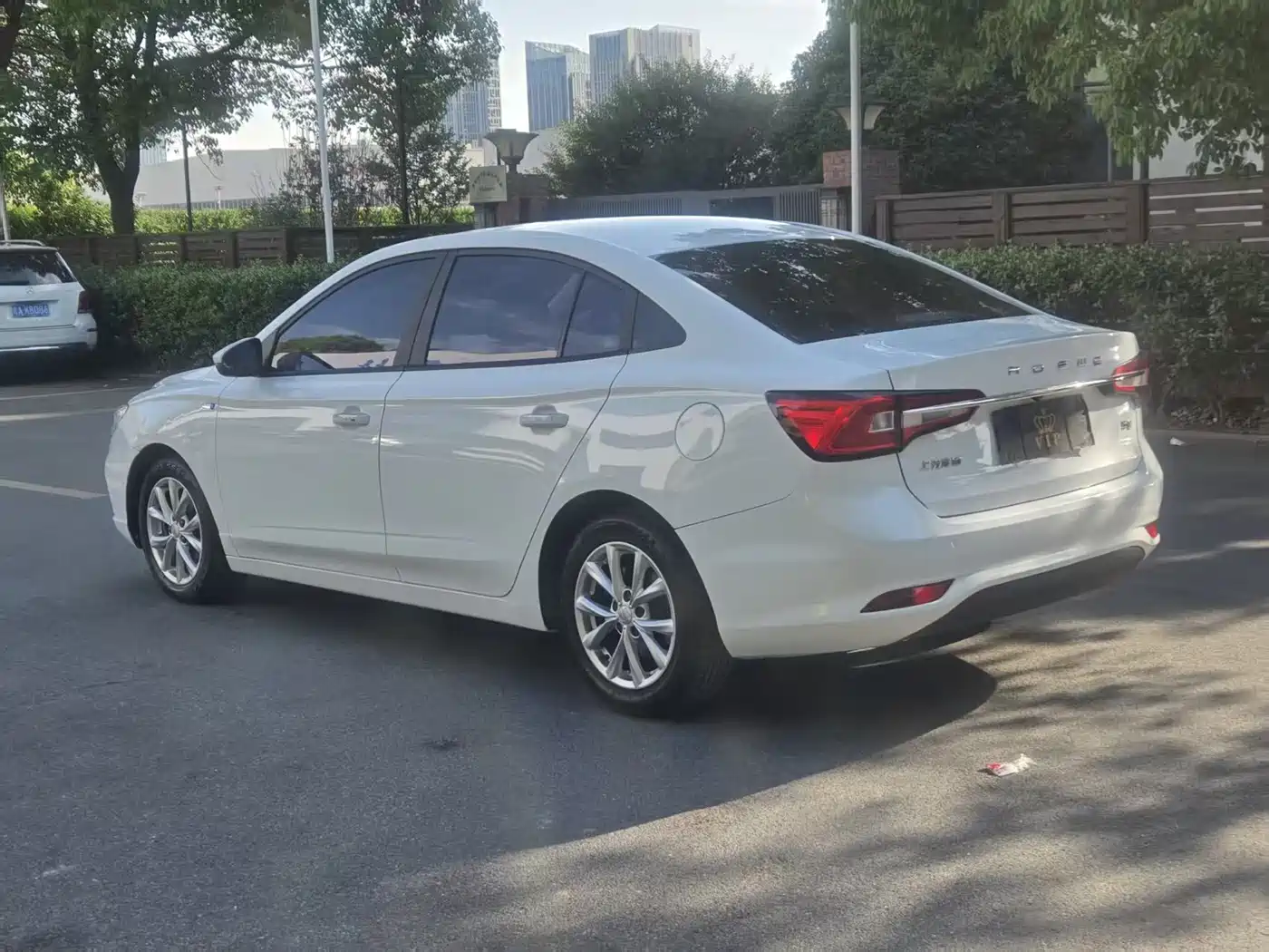 Roewe i5 2019 2019 1.5L Auto 4G-Connected Langyue Edition