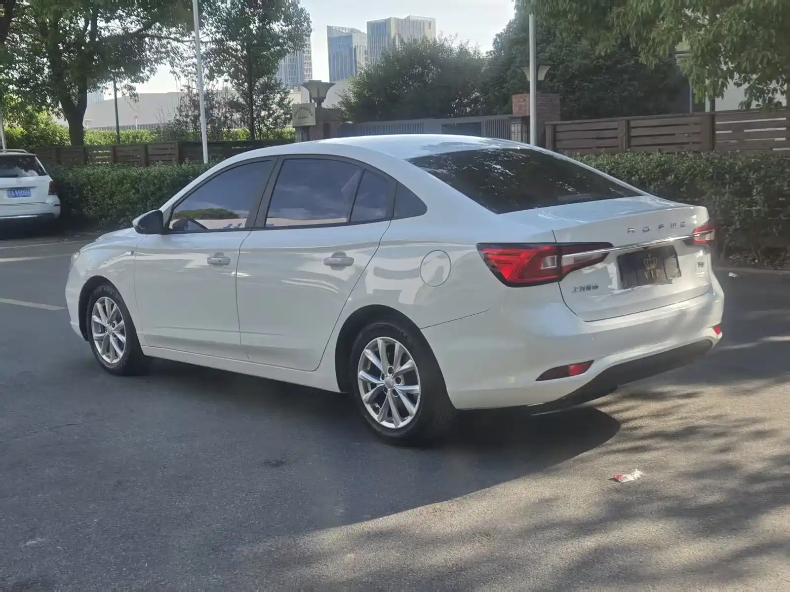 Фото 8 - Roewe i5