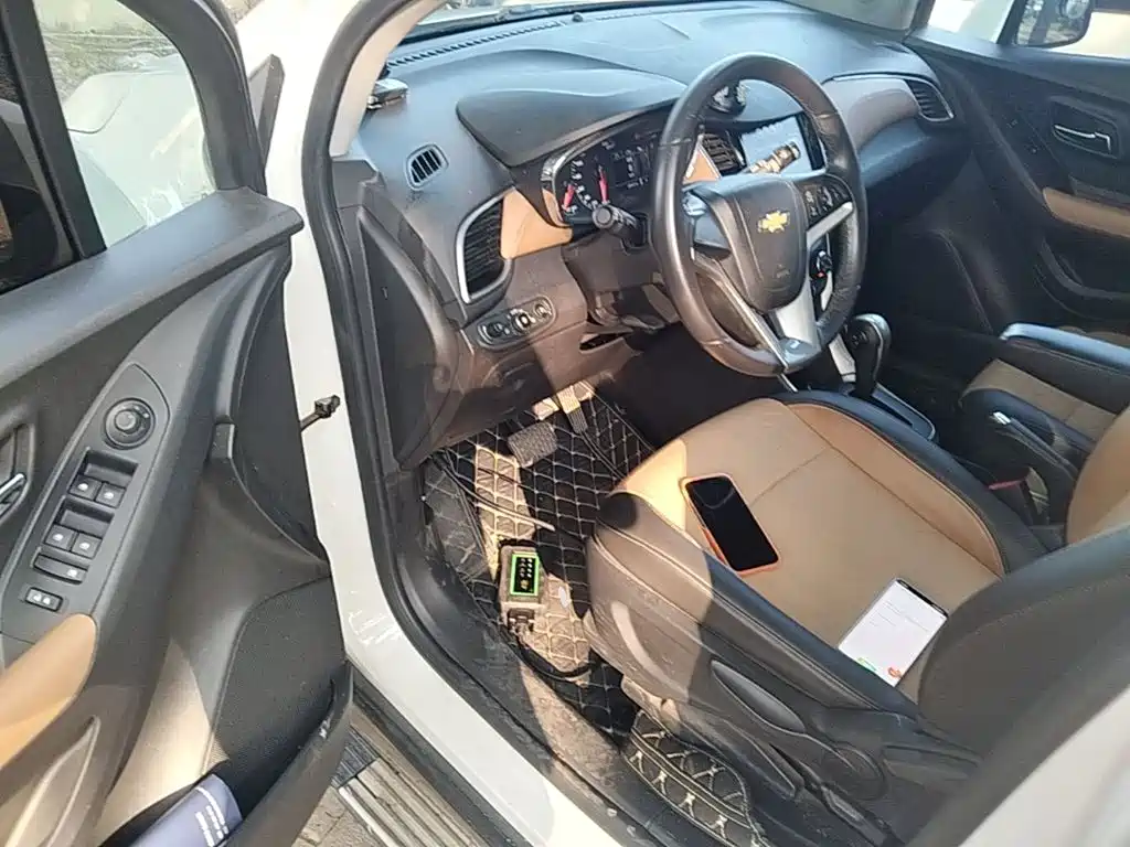 Photo 16 - Chevrolet Trax