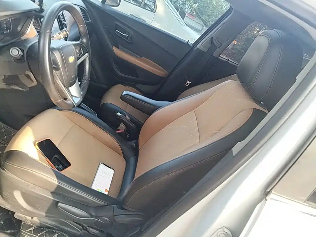 Photo 15 - Chevrolet Trax