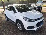 Photo 4 - Chevrolet Trax