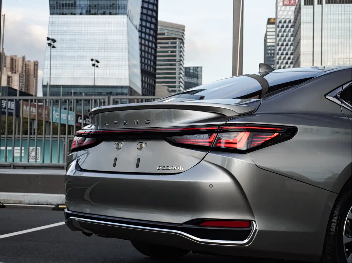 Lexus ES 2025 2025 300h Ultimate Edition