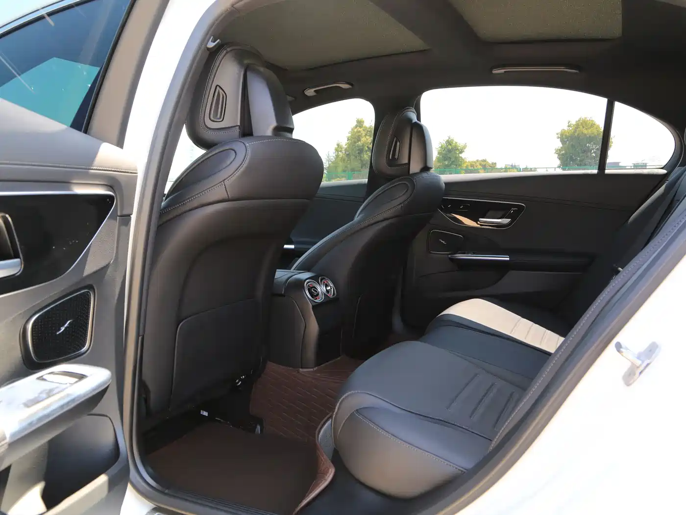 Mercedes-Benz C-Class 2024 Facelift III C 260 L Sport фото 11