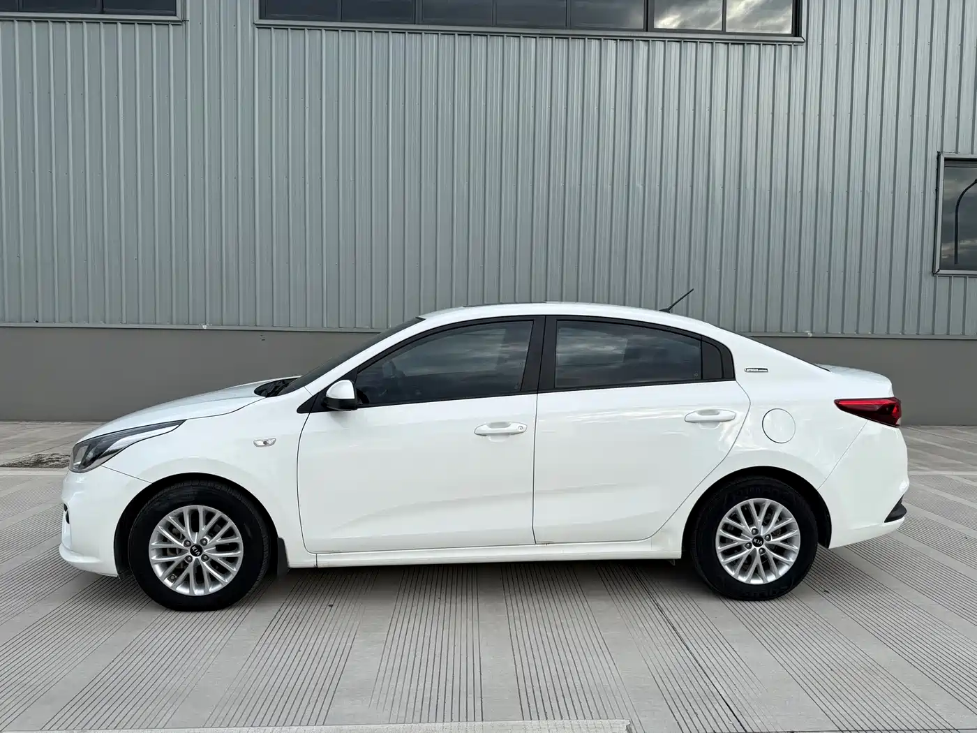 Kia K2 2017 Sedan 1.4L AT 15th Anniversary Special Edition GLS фото 3