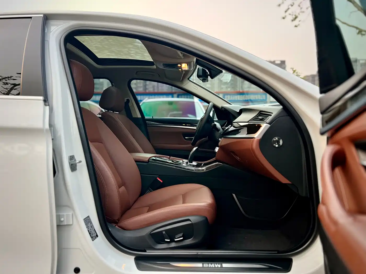 BMW 5 Series 2014 525Li Leading фото 27