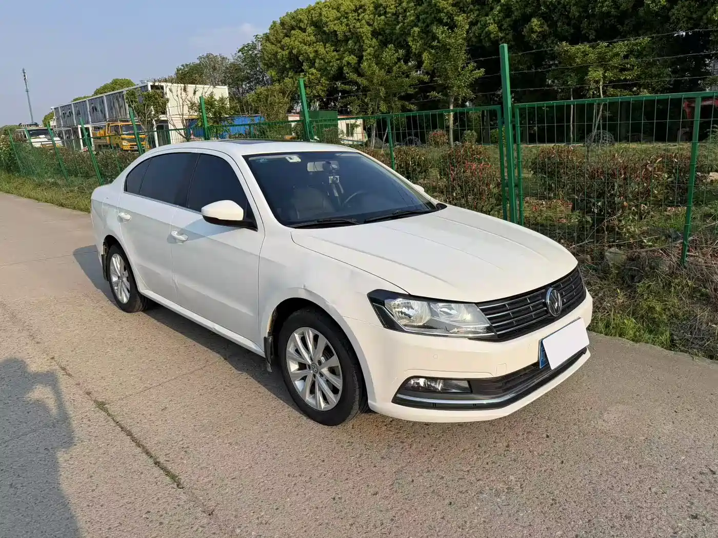 Volkswagen Lavida 2017 1.6L Automatic Comfort Edition фото 2