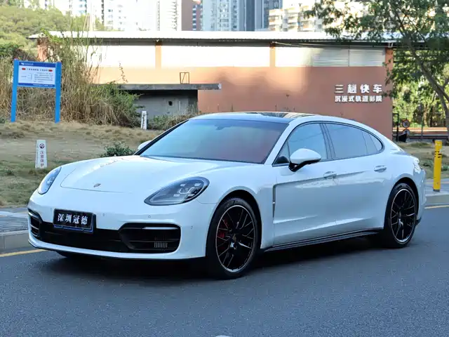 PORSCHE PANAMERA