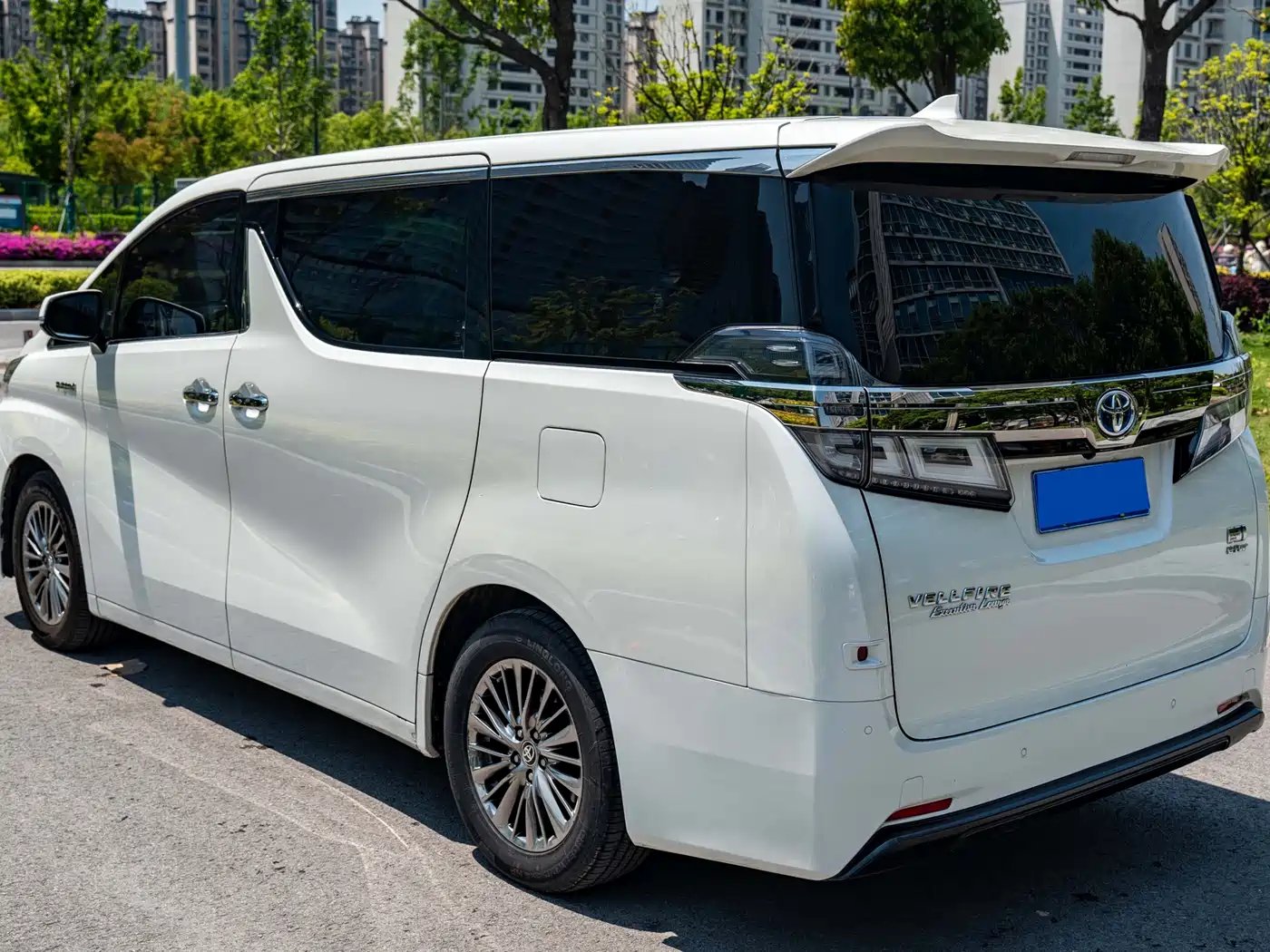 Toyota Vellfire 2020 Twin Engine 2.5L HV Premium Edition фото 4
