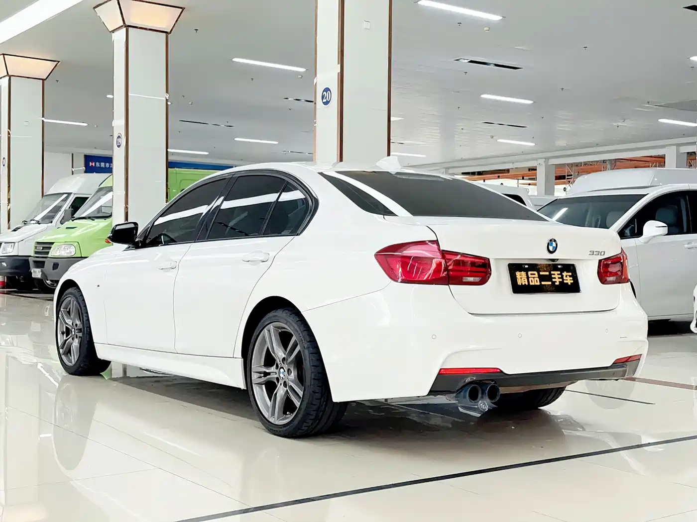 BMW 3 Series 2018 330i M Sport Black Night Edition фото 3