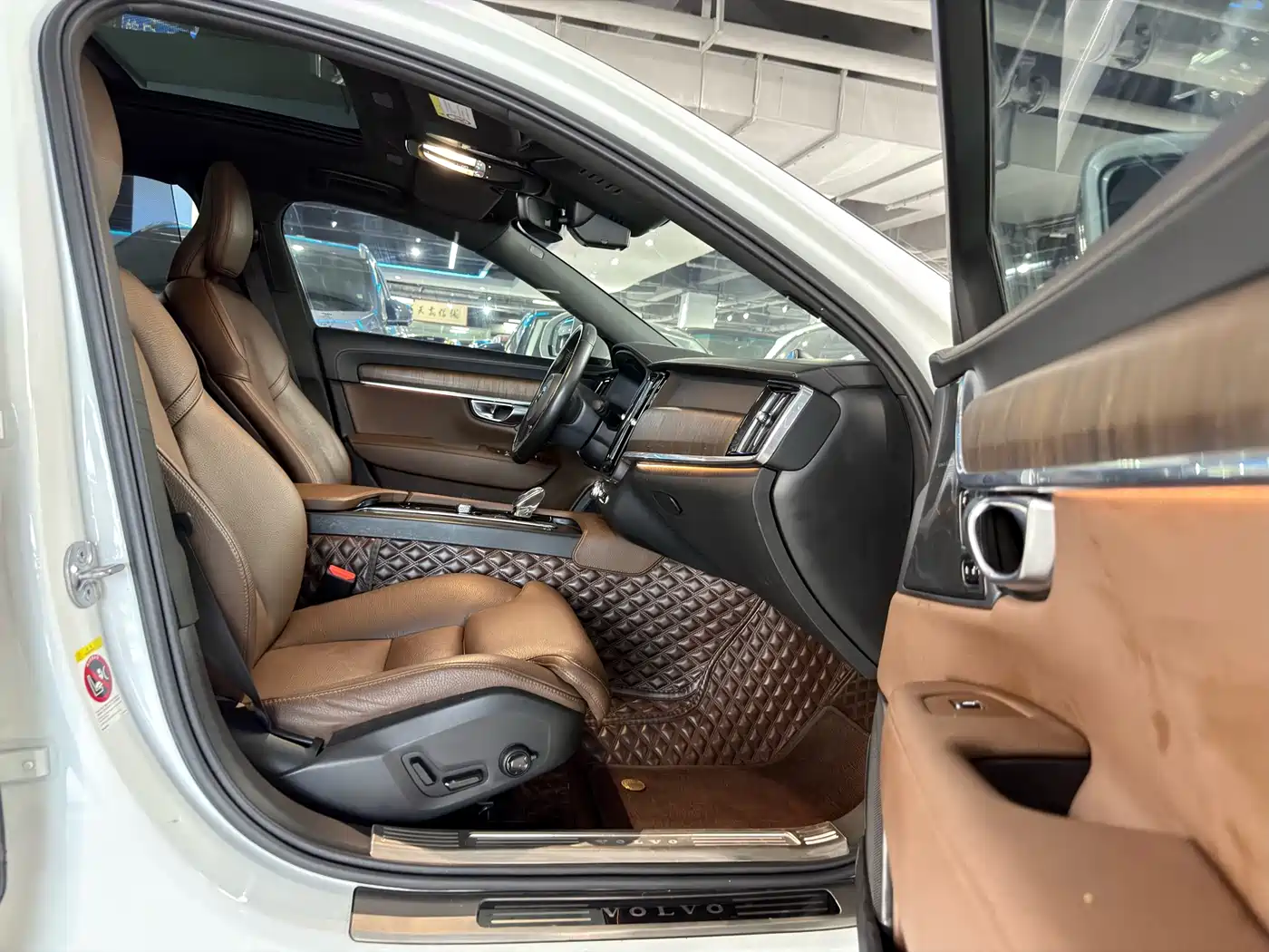 Photo 11 - Volvo S90