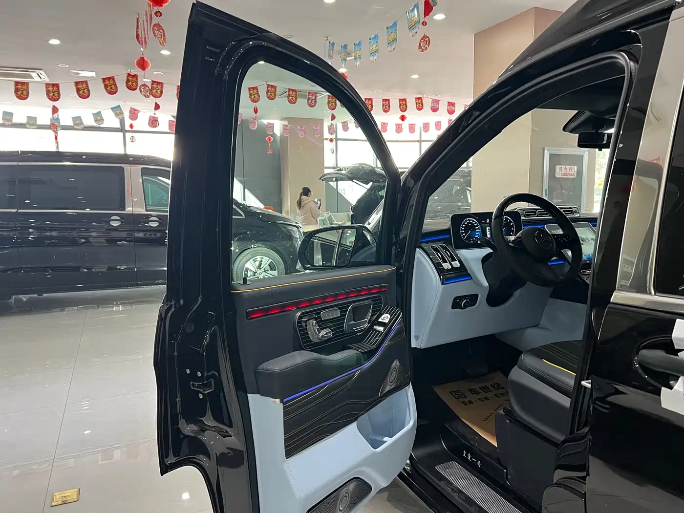 Mercedes-Benz Vito 2024 2.0T Business 7-Seater фото 4