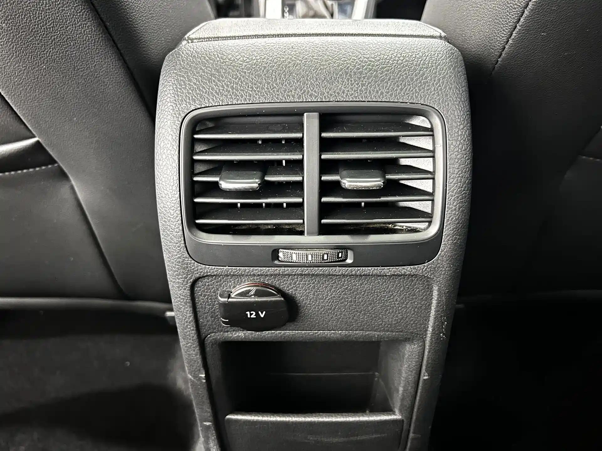 صورة 18 - Volkswagen Sagitar