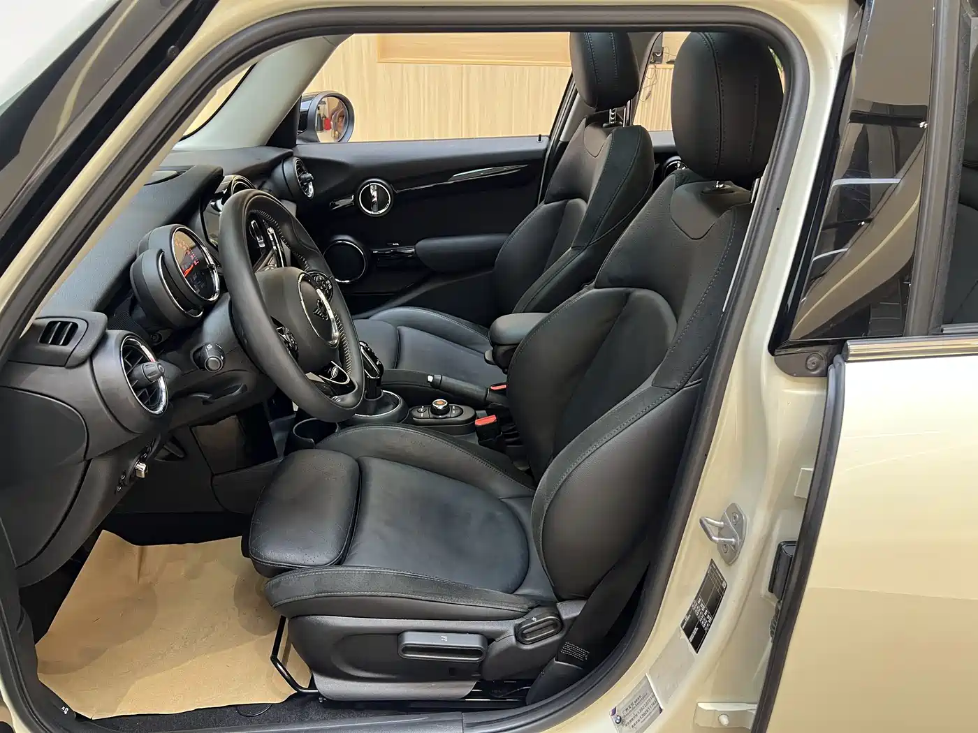 MINI 2019 1.5T COOPER Artist 5-Door фото 7
