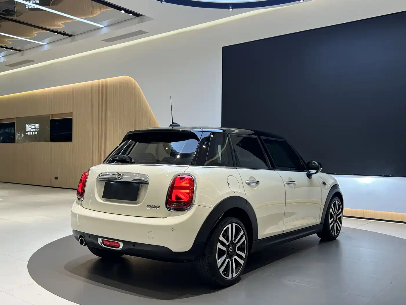 MINI 2019 1.5T COOPER Artist 5-Door фото 6