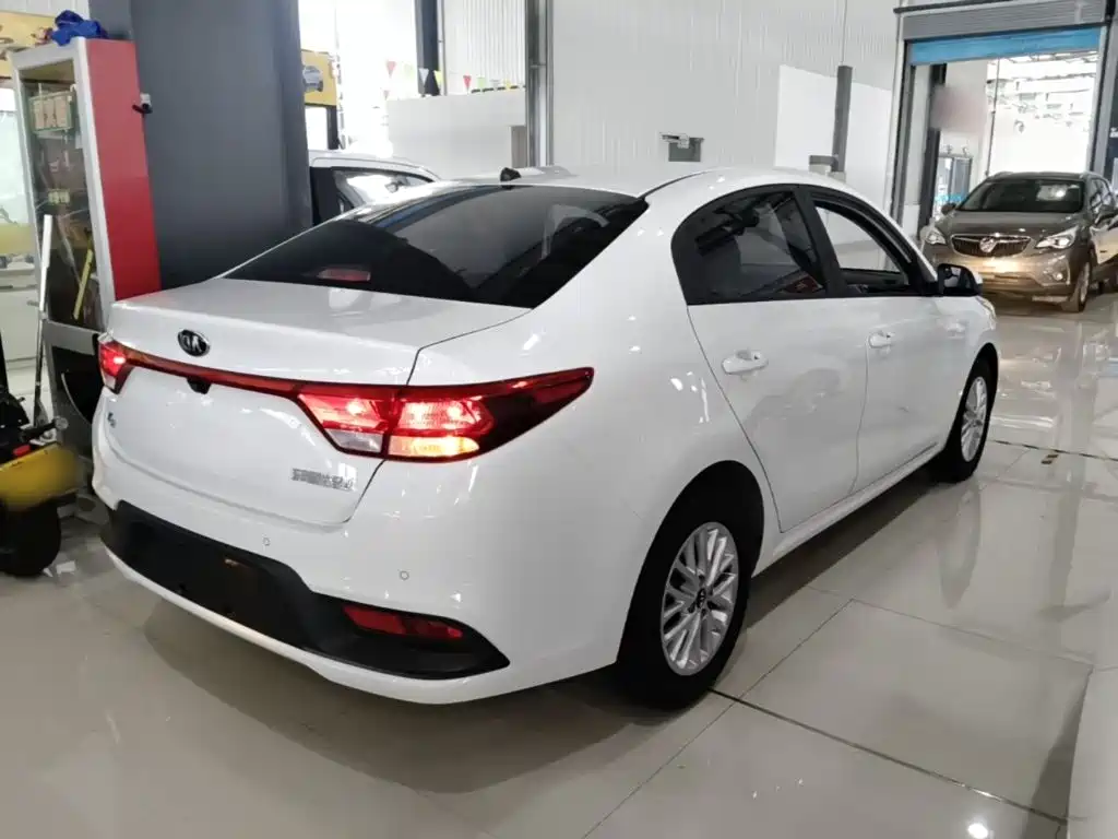 Kia K2 2017 2017 Sedan 1.4L AT GLS