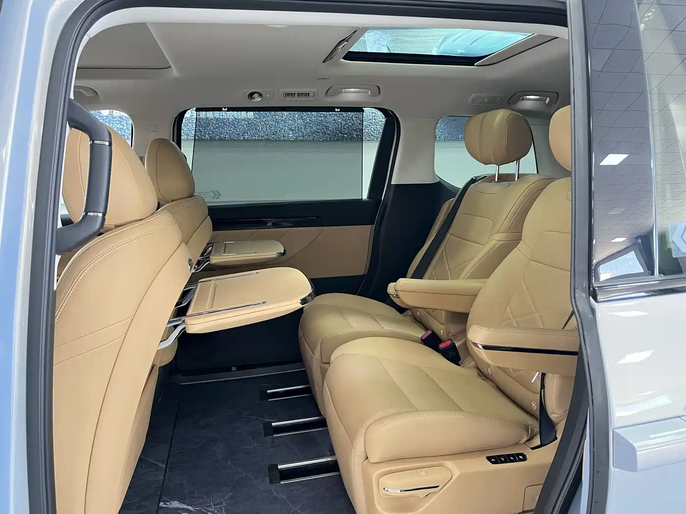 GAC Trumpchi Trumpchi E8 NEV 2024 Model 150km MAX+ фото 11