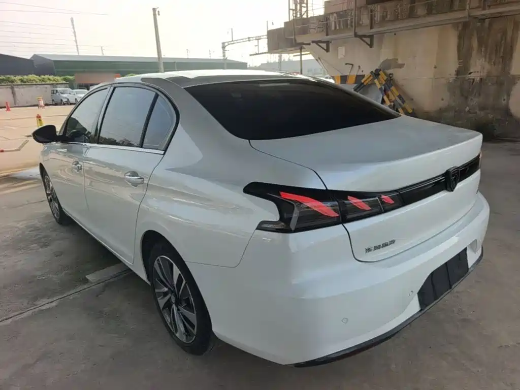 Peugeot 408 2024 2022 1.6T Light Chaser Edition