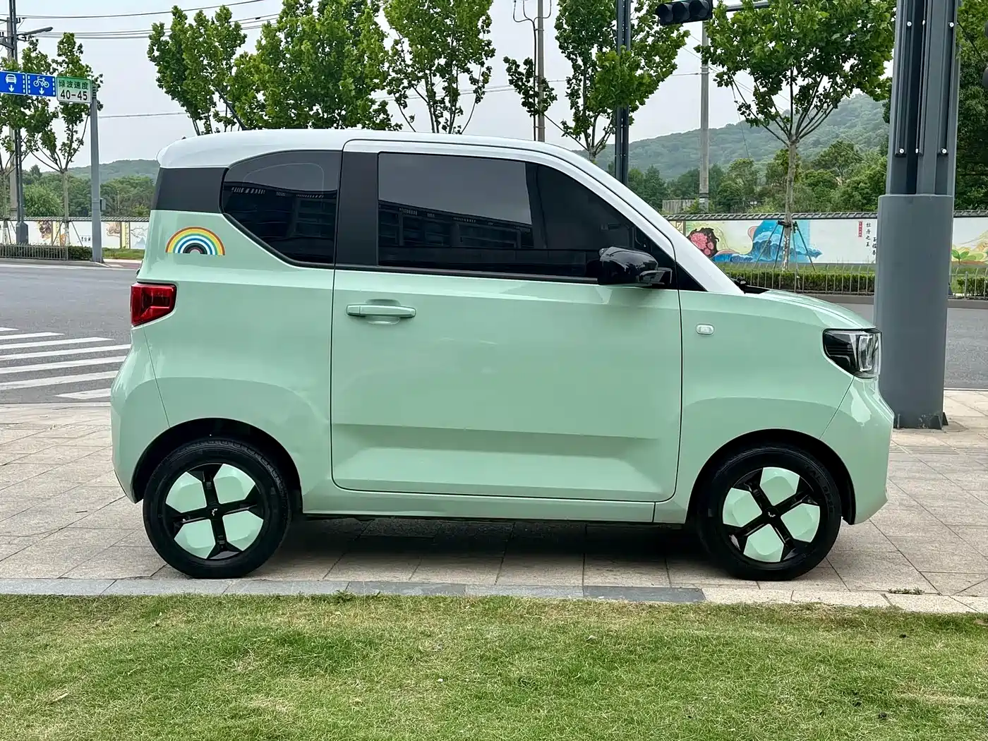 Photo 7 - Wuling Motors Hongguang MINIEV