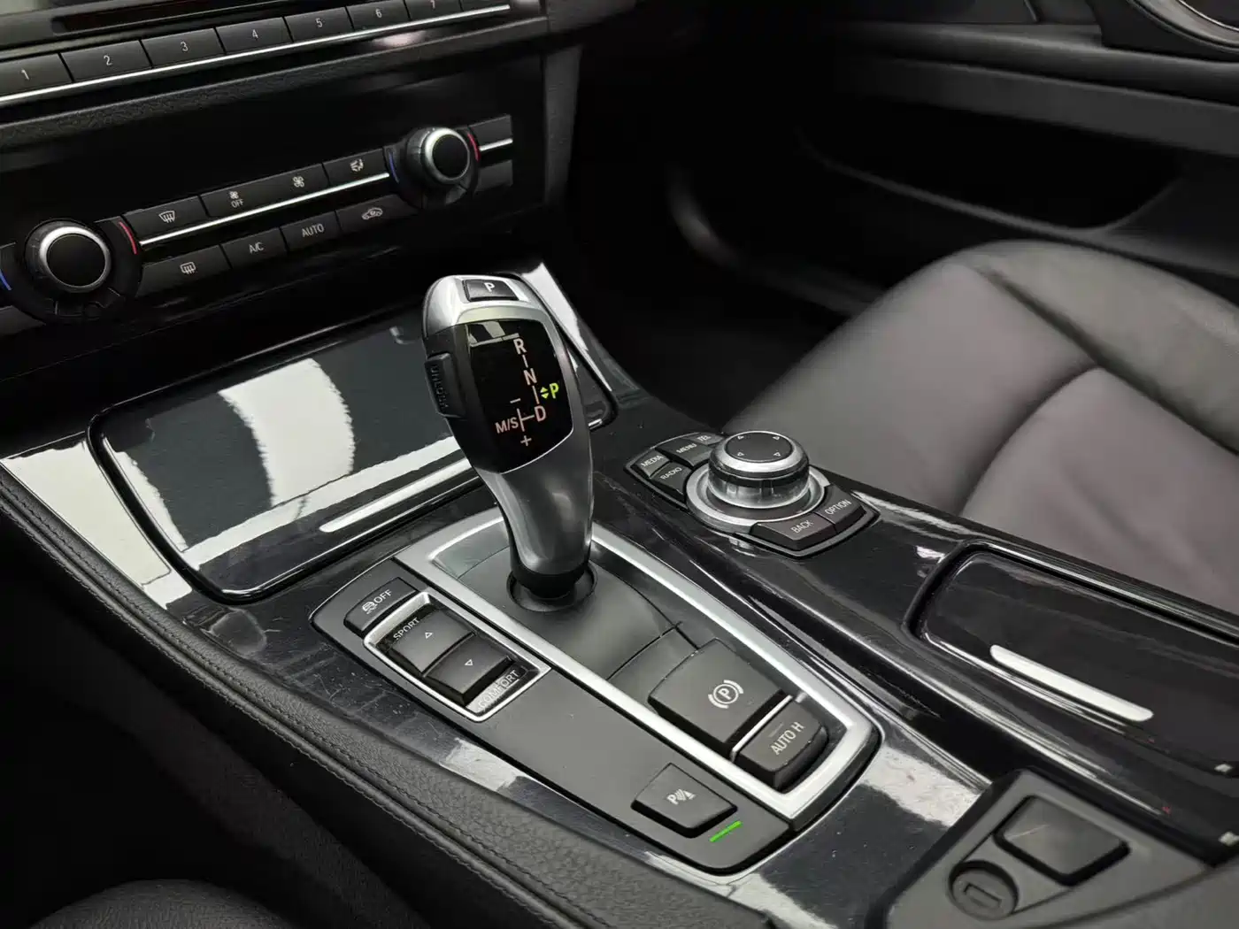 BMW 5 Series 2013 520Li Elegance фото 17