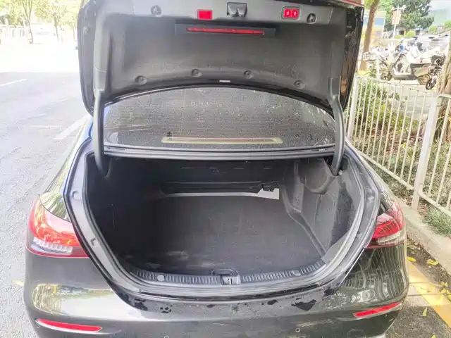 Mercedes-Benz E-Class 2022 Facelift III E 300 L Luxury — фото 4