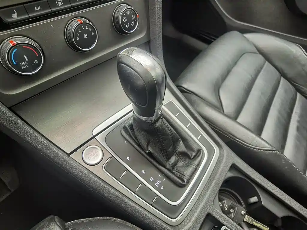 Volkswagen Golf 2016 230TSI Automatic Luxury фото 13