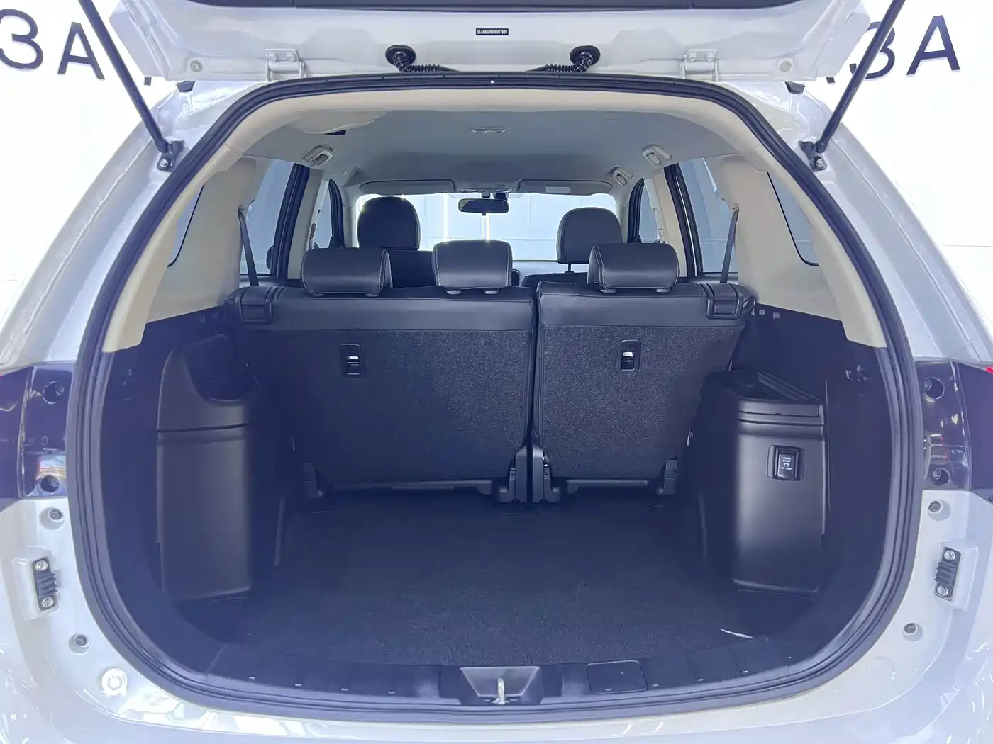 Mitsubishi Outlander 2023 2021 Facelift 2.0L 2WD Comfort Edition 5-Seater