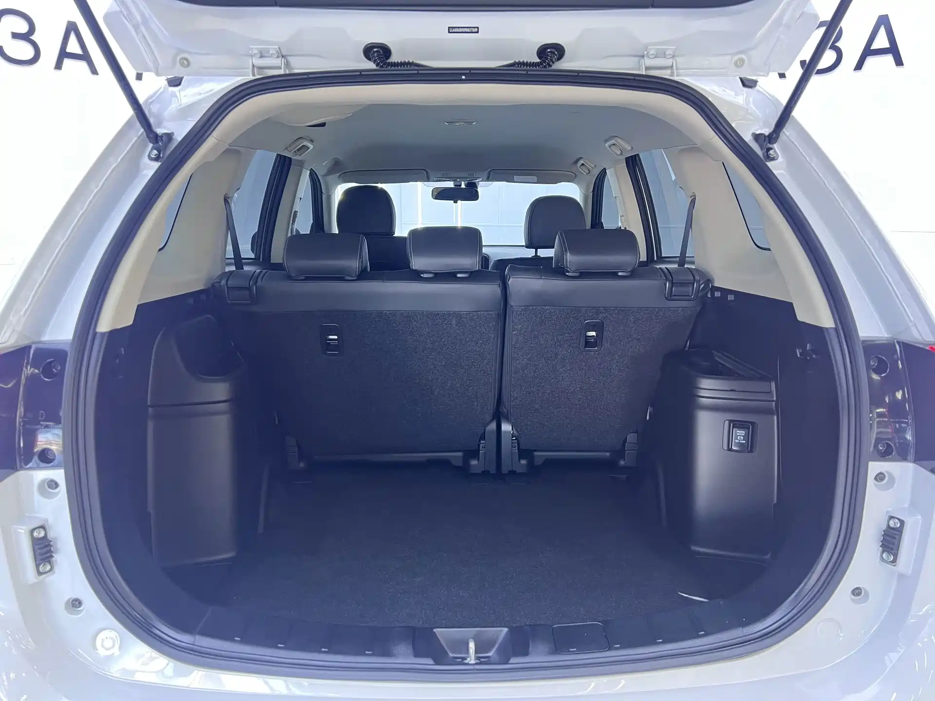 صورة 13 - Mitsubishi Outlander