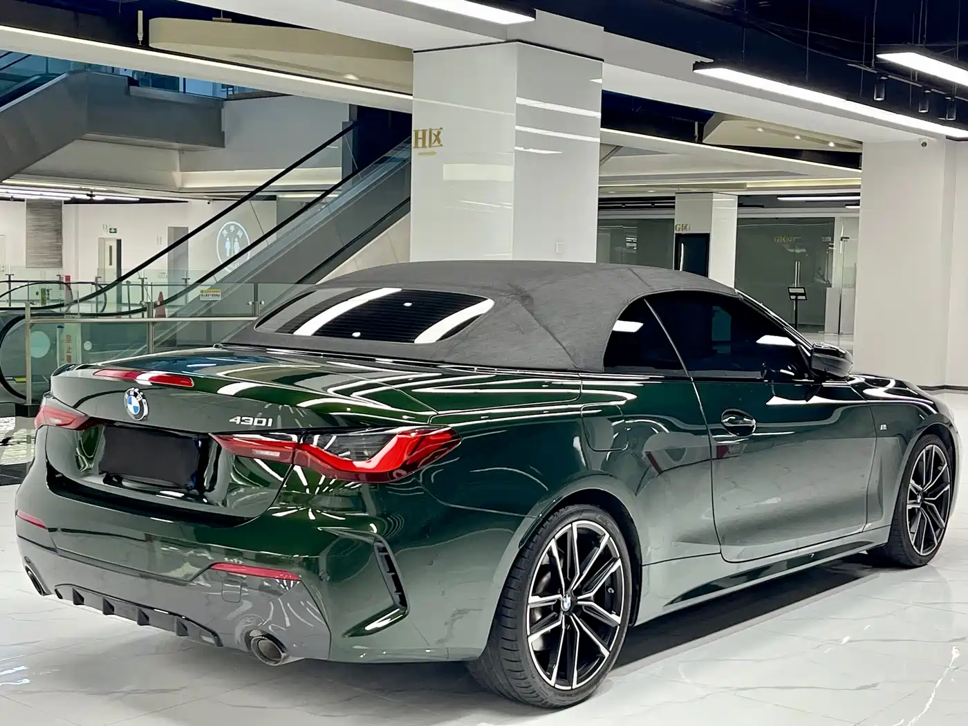 BMW 4 Series 2023 430i Convertible M Sport Shadowline Package фото 22