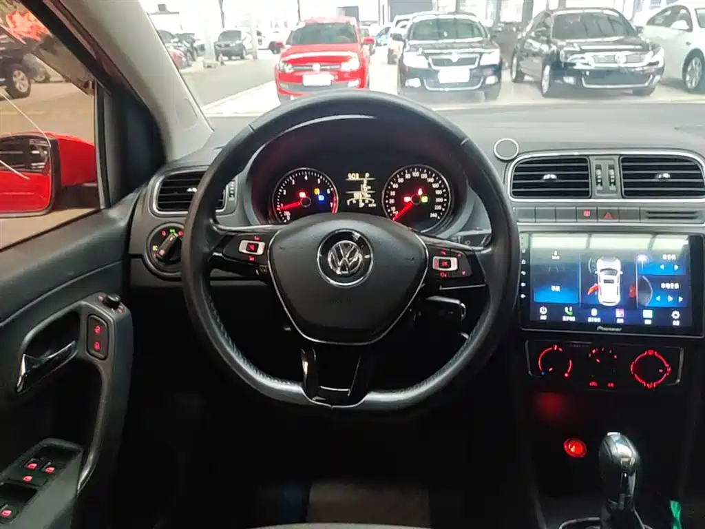 Volkswagen Polo 2016 1.6L Automatic Comfort фото 11