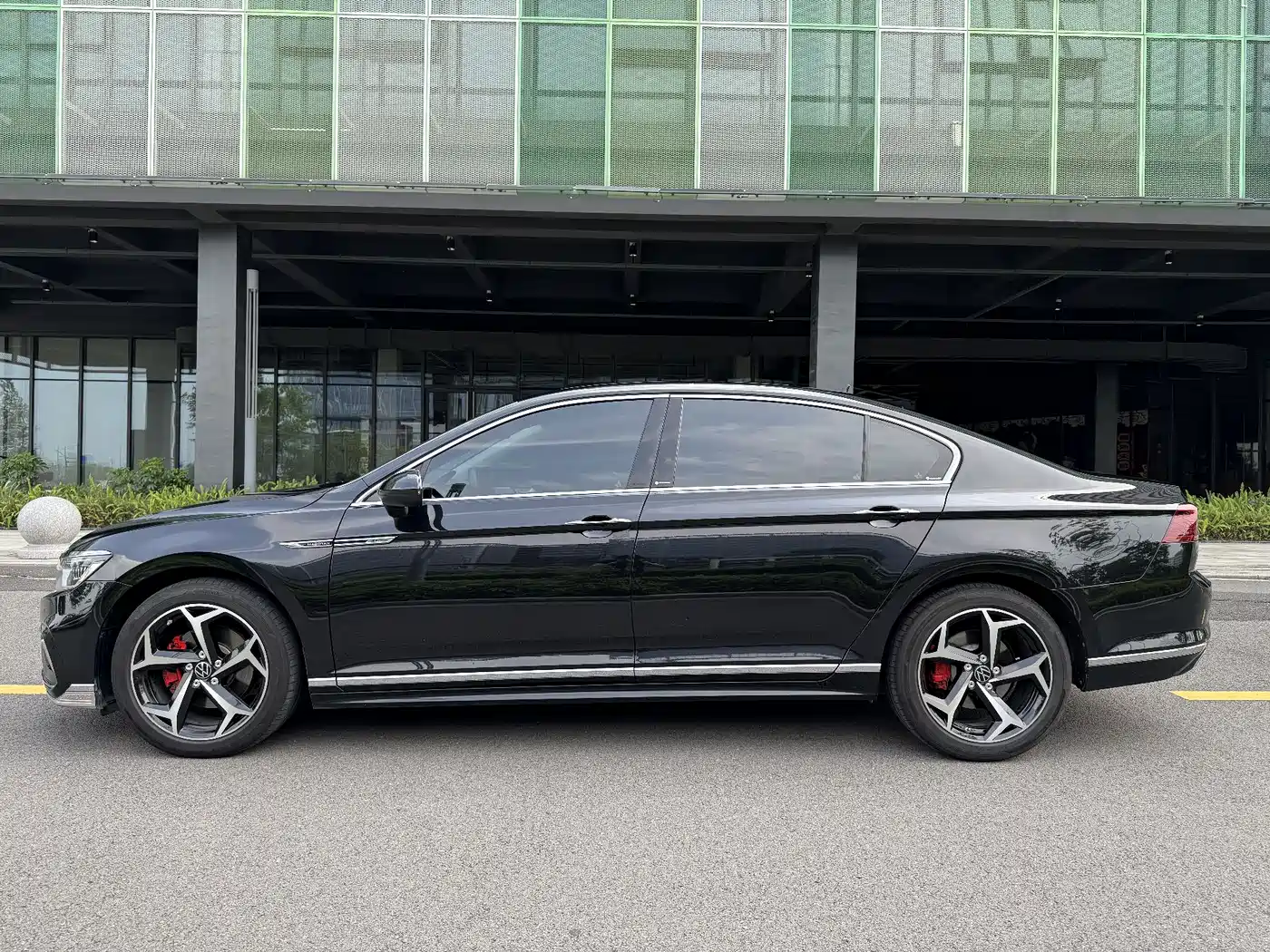 Volkswagen Magotan 2023 Model 2 Million Commemorative Edition 330TSI DSG Luxury фото 8