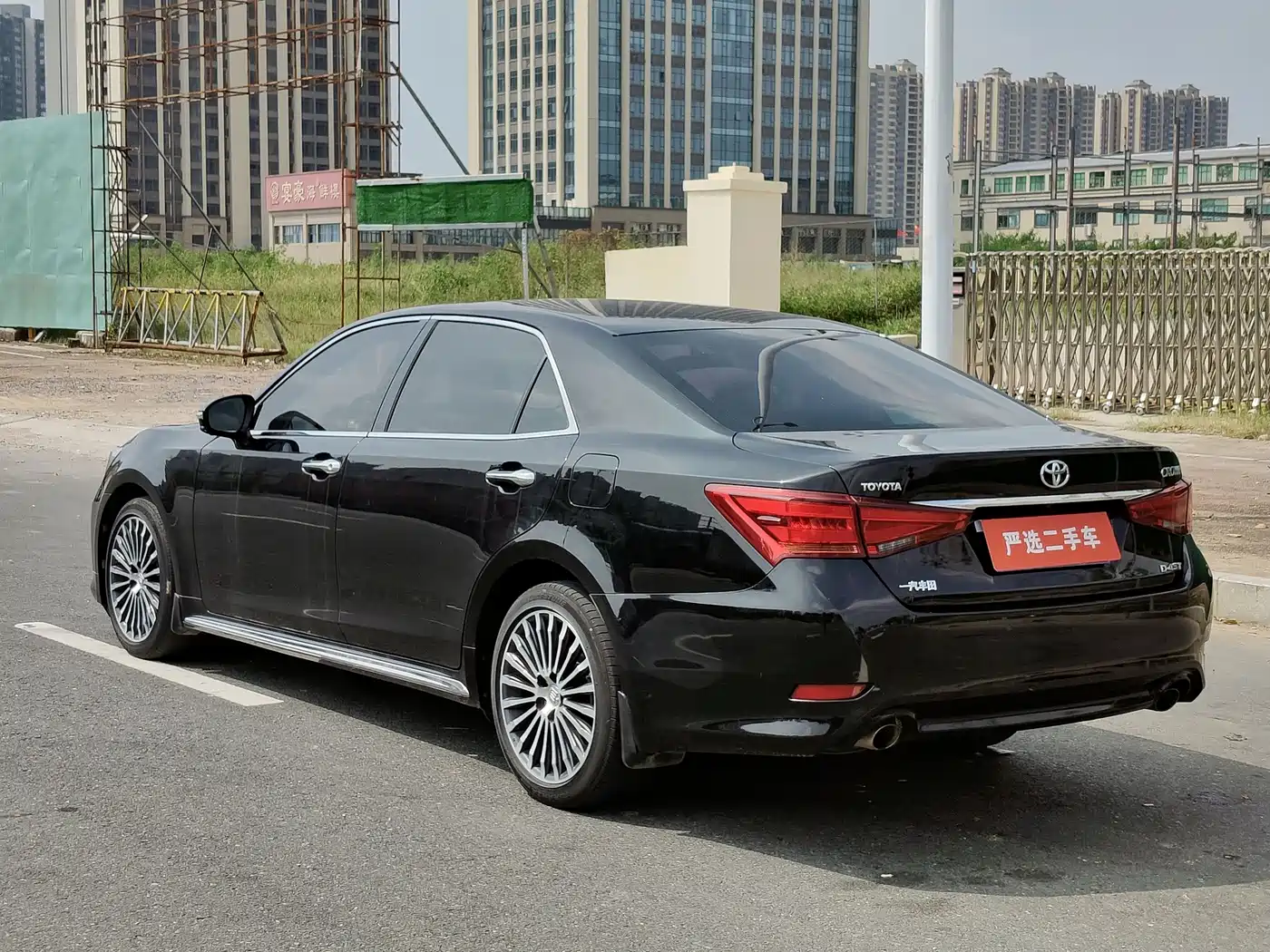 Photo 6 - Toyota Crown
