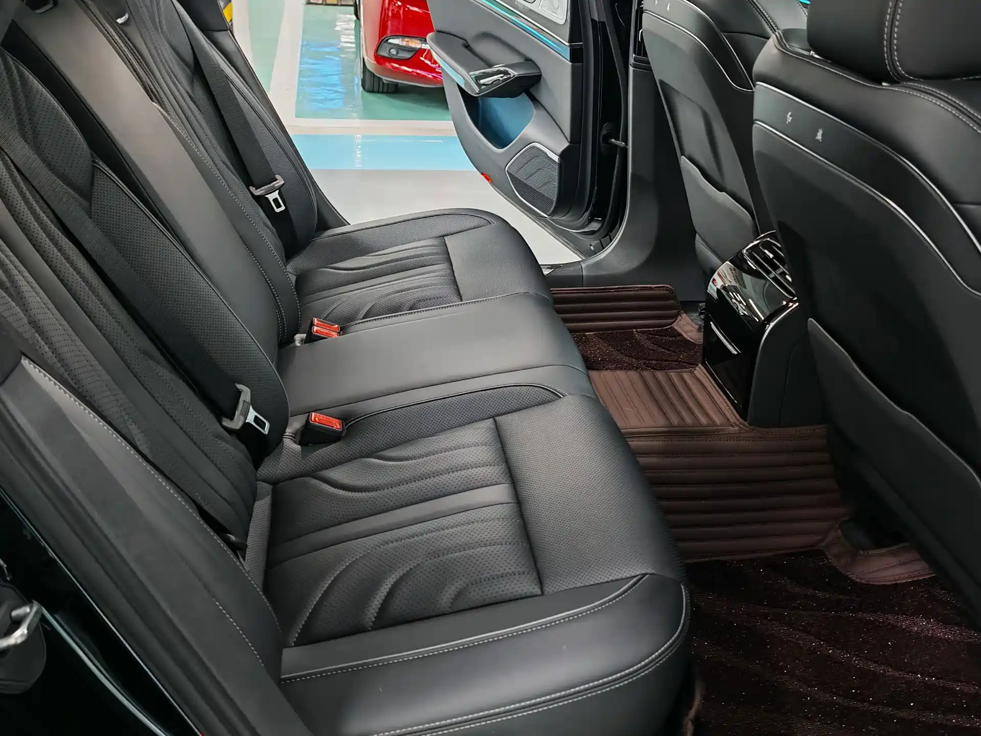 Фото 7 - Hongqi H9
