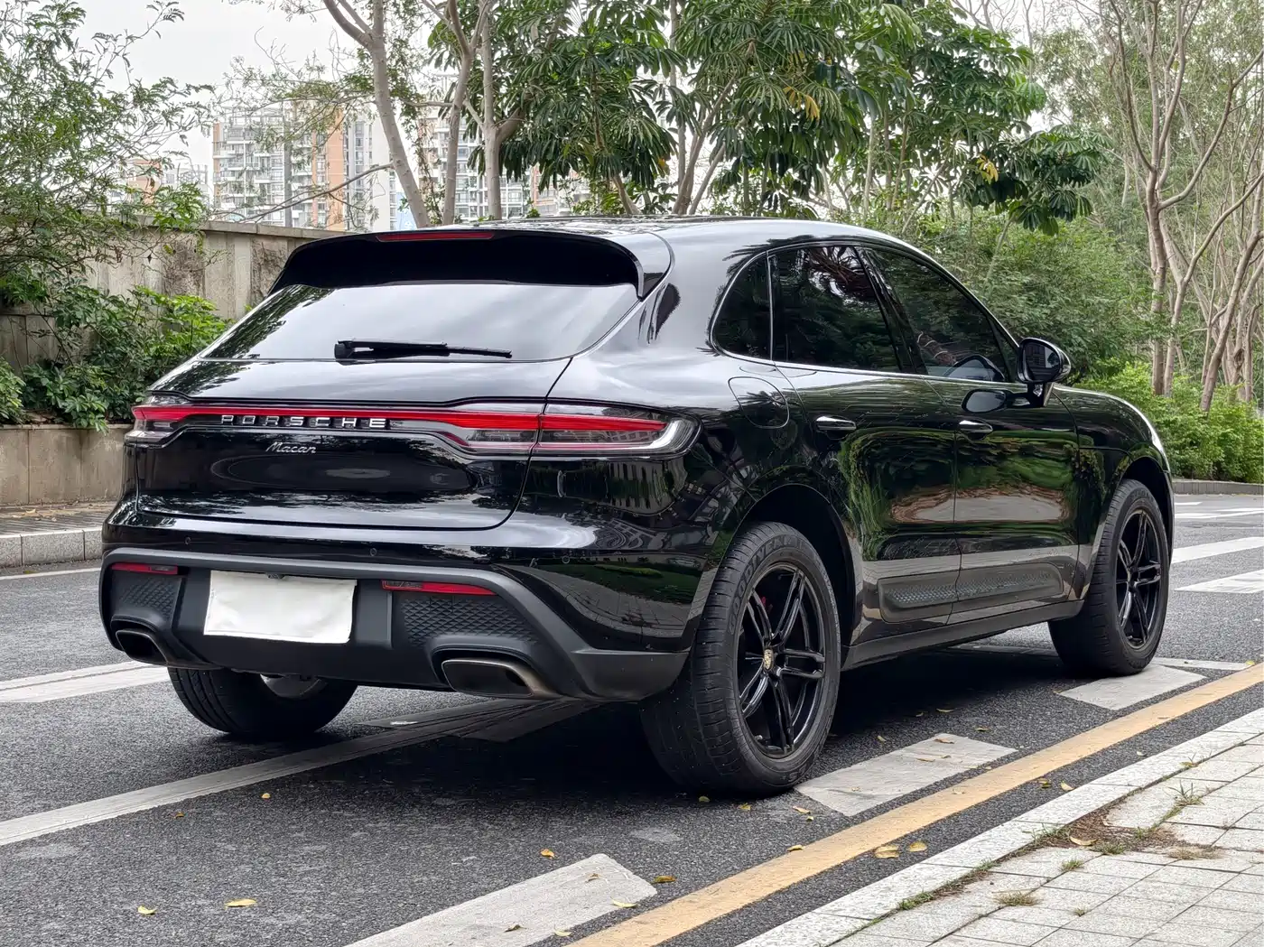PORSCHE MACAN