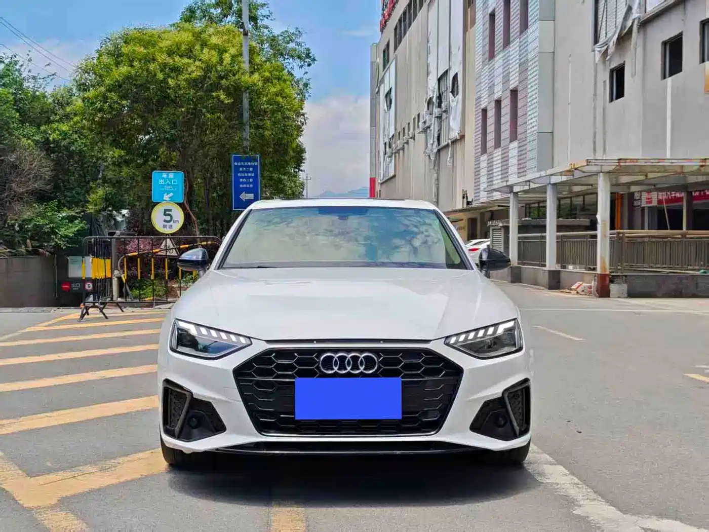 Фото 2 - Audi A4L