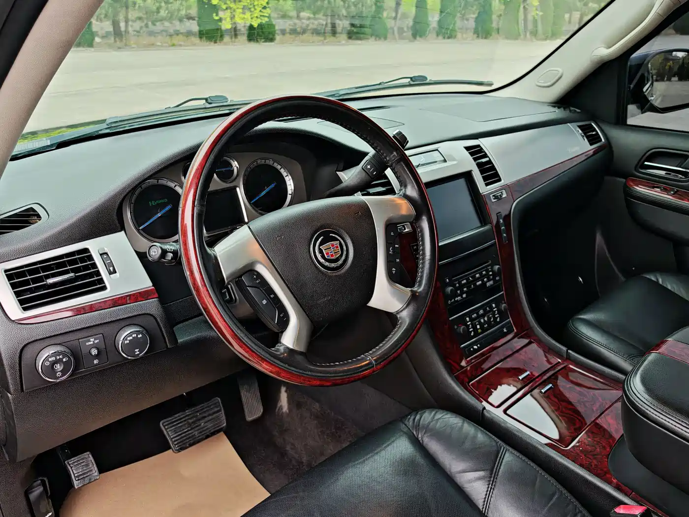 Cadillac Escalade 2010 6.0 Hybrid фото 10