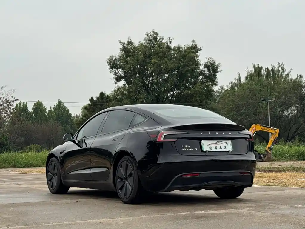 Photo 4 - Tesla Model 3