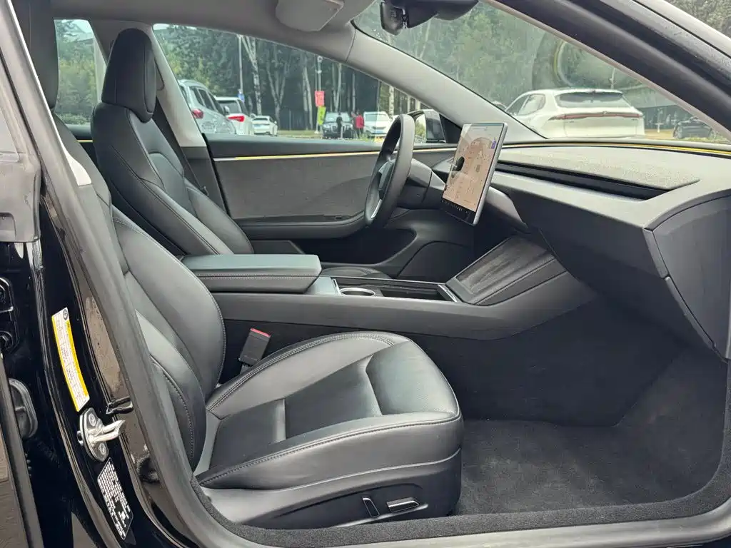 Photo 24 - Tesla Model 3