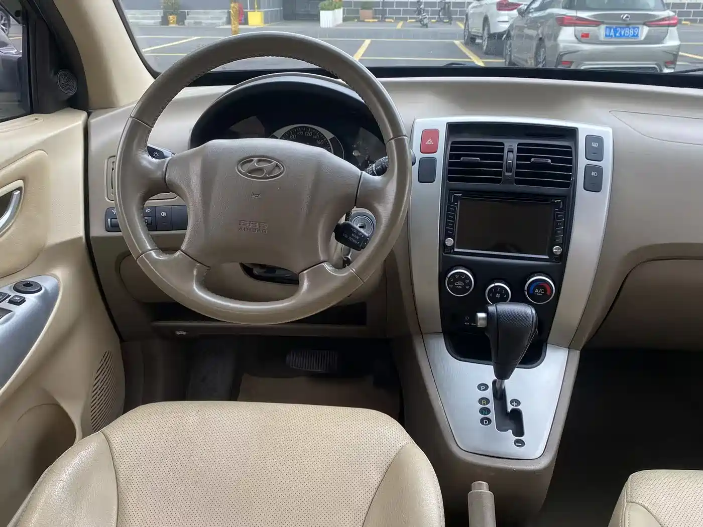 Hyundai Tucson 2013 2.0L Automatic 2WD Comfort фото 19