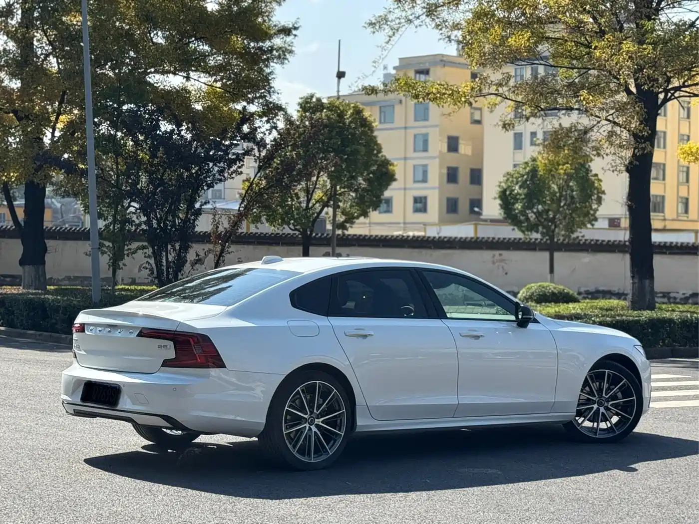 VOLVO S90