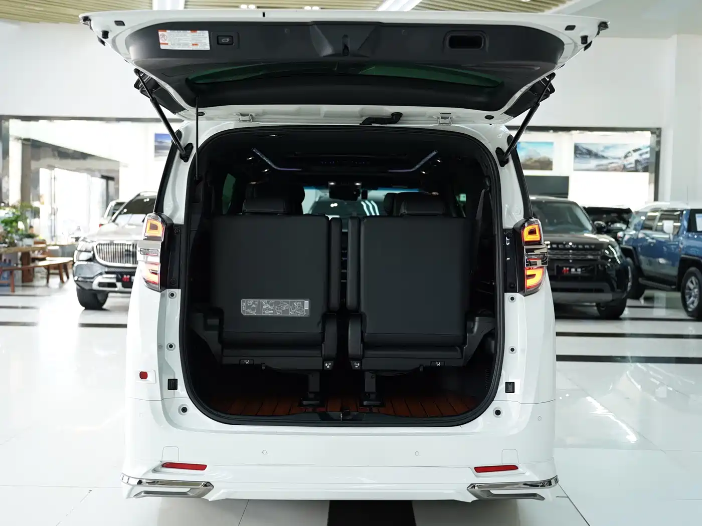 Toyota Vellfire 2020 Twin Engine 2.5L HV Premium Edition фото 18