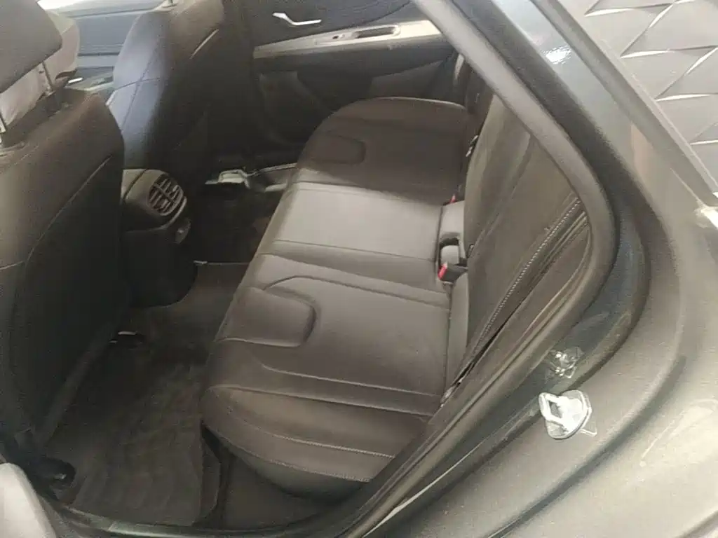 Photo 17 - Hyundai Elantra