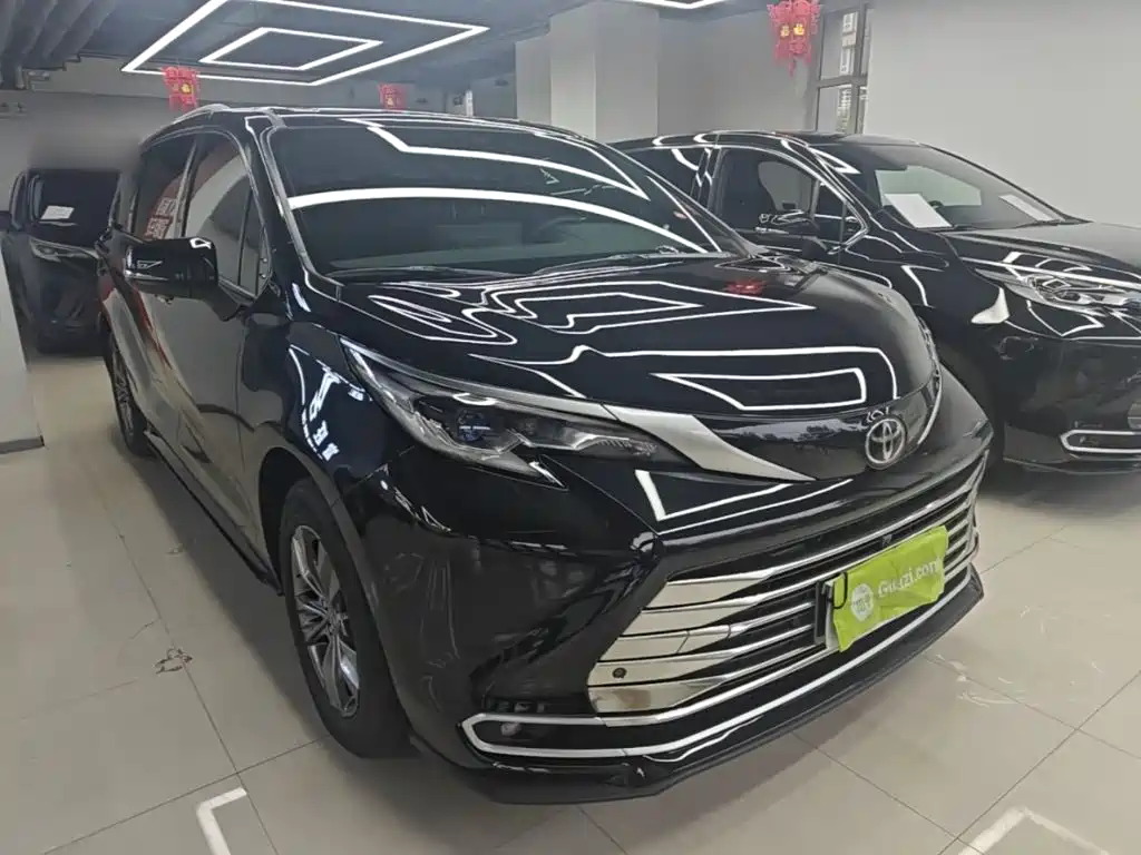 Фото 4 - Toyota Sienna