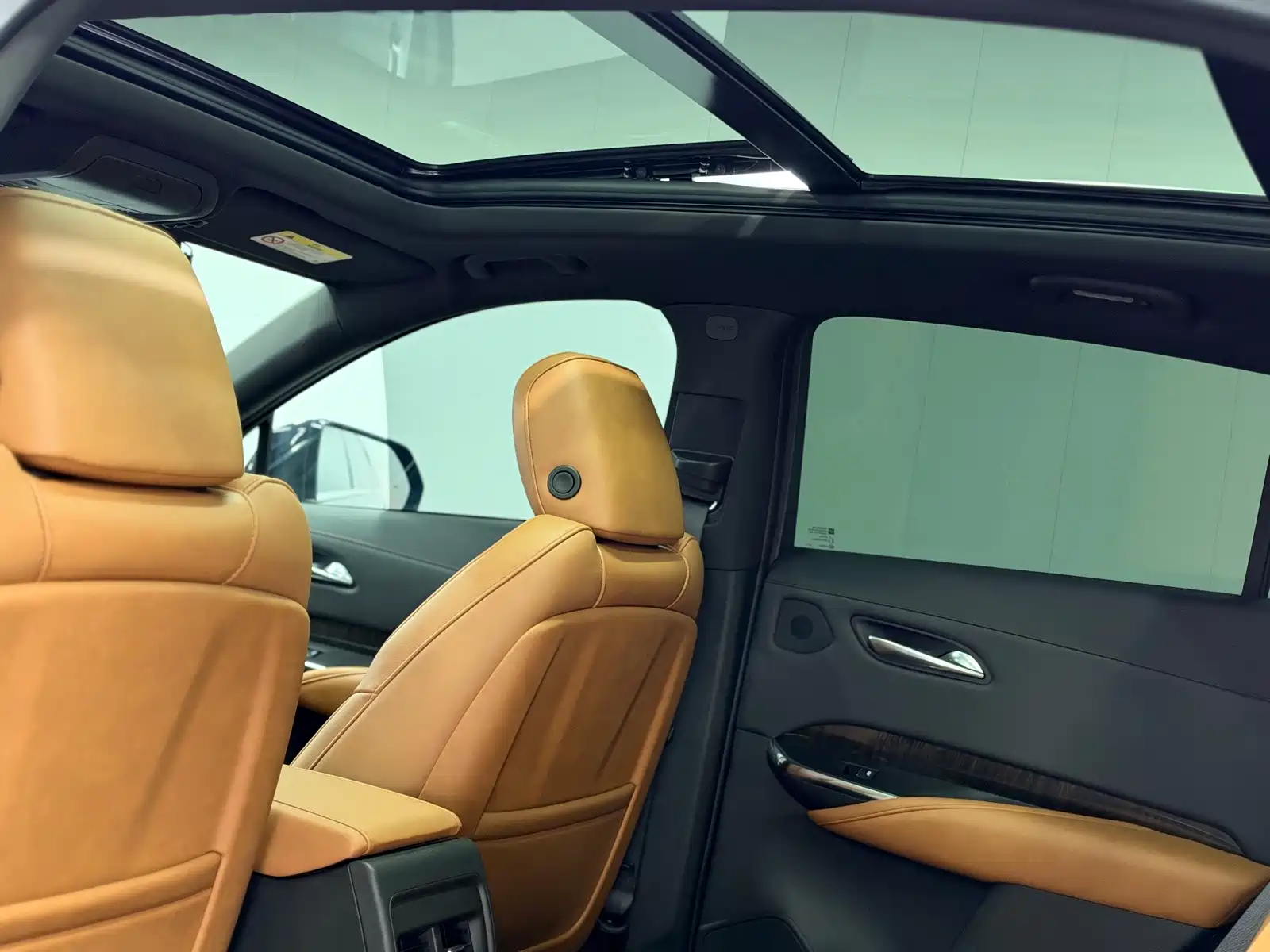 Фото 28 - Cadillac XT4
