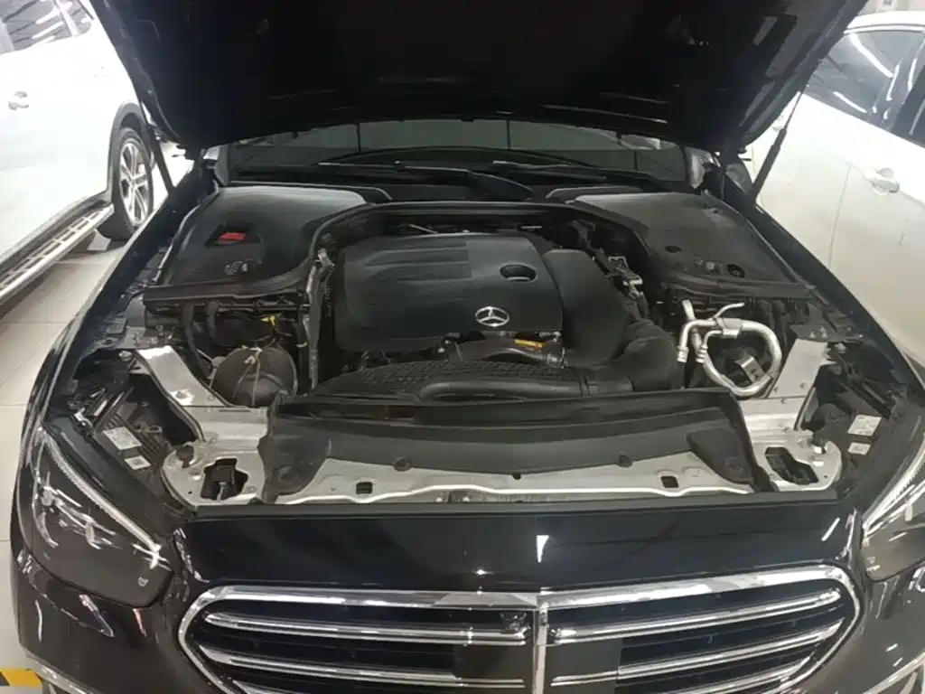 Фото 20 - Mercedes-Benz E-Class