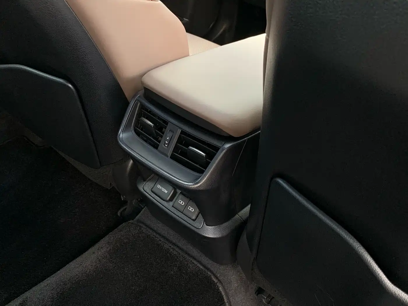 Фото 27 - Lexus ES